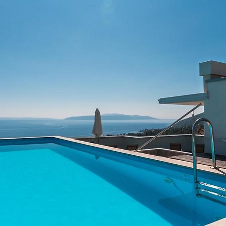 Apartment Lui With Rooftop Swimming Pool Ičići Exteriér fotografie