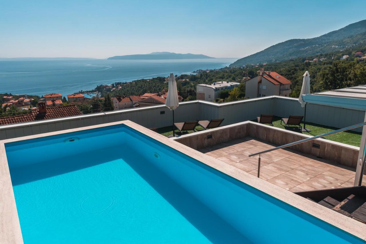 Apartment Lui With Rooftop Swimming Pool Ičići Exteriér fotografie