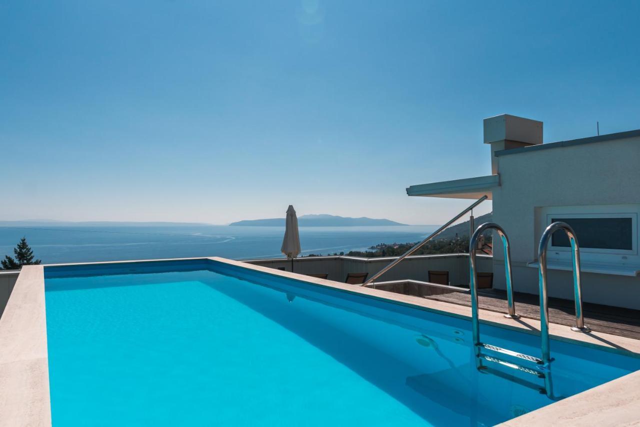 Apartment Lui With Rooftop Swimming Pool Ičići Exteriér fotografie