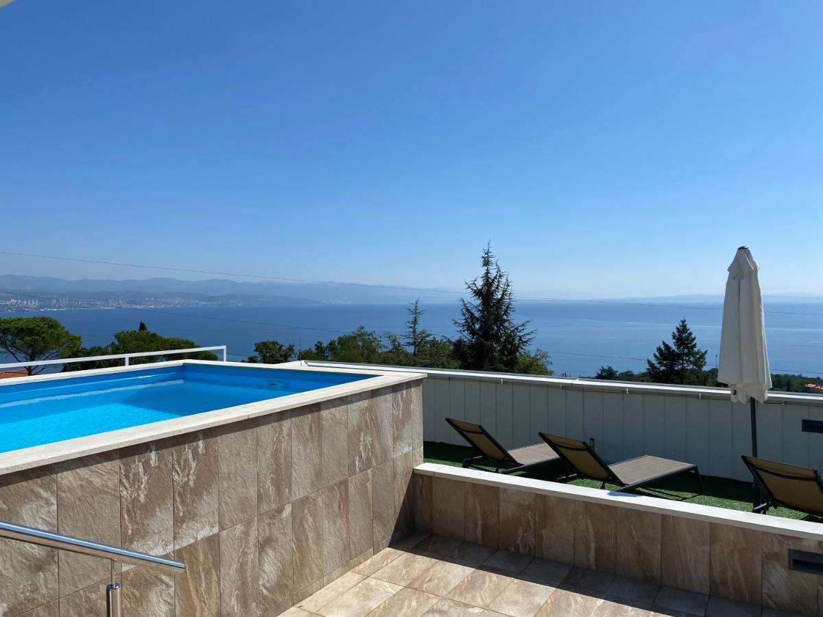 Apartment Lui With Rooftop Swimming Pool Ičići Exteriér fotografie